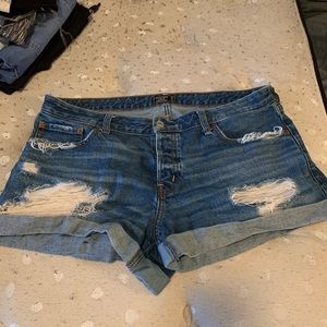 A&F  Ames low rise boyfriend short